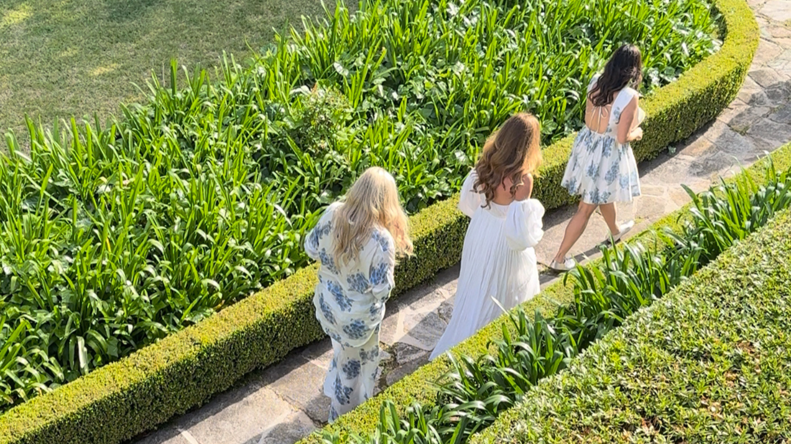 Rêverie 25 — A Love Letter to Women Who Hold It All Together